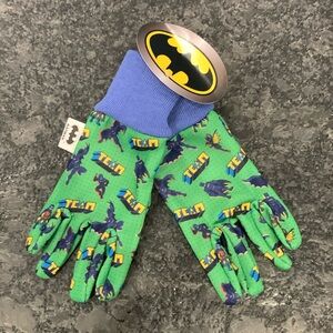 NWT Kids toddlers age 3T Batman gardening gloves